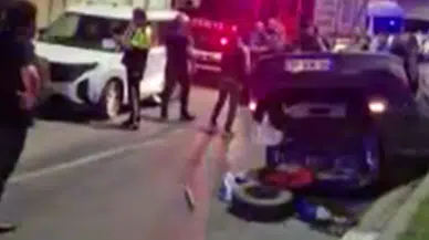 Samsun'da kontrolden çıkan otomobil park halindeki araçlara çarpıp takla attı