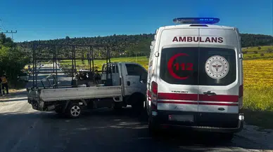 Bilecik Bozüyük'te kaza : Ambulans kamyonetle çarpıştı