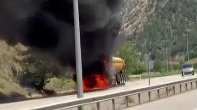 Karabük'te cam madeni yüklü tır alev alev yandı : Sürücü canını zor kurtardı