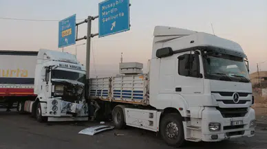 Şırnak Cizre'de iki tır çarpıştı : Sürücüler yaralandı