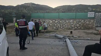 Bursa'da kaza yapan sürücüye yardıma giden genç, akıma kapılarak öldü