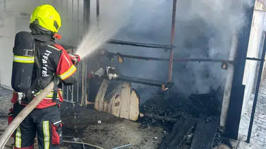 Balıkesir'de odunluk deposunda yangın çıktı