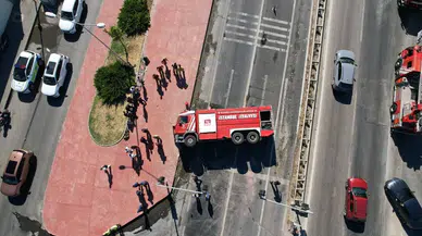 İstanbul’da yangına giden itfaiye aracı kaza yaptı : 2 personel yaralandı