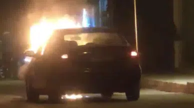 Gaziantep'te seyir halindeki otomobil alev alev yandı