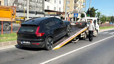 Diyarbakır'da yolun karşısına geçmek isteyen yayaya araç çarptı