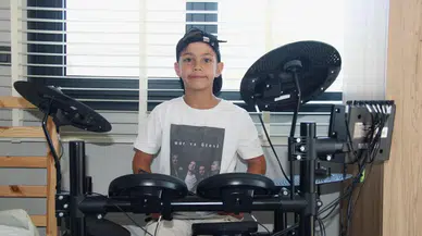 Muğla'da Yalın Sarıman müzik yeteneğiyle dikkatleri üzerine çekiyor