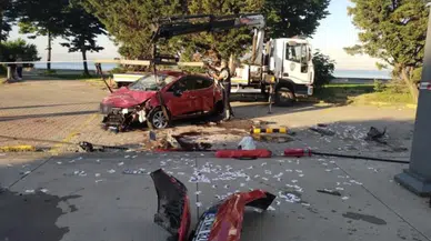 Kartal'da kaza : Otomobil takla attı, sürücü yaralandı