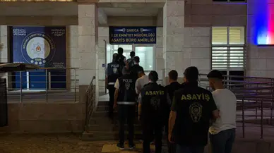 Kocaeli'de market ve kuyumcuyu yağmalayan 3'ü çocuk 5 şüpheli tutuklandı