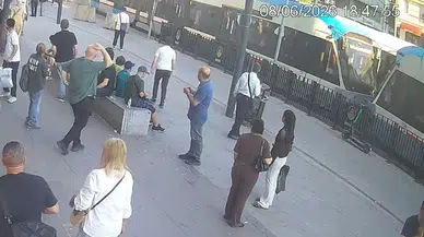 İstanbul'da 6 yaşındaki çocuk tramvayın altında kaldı : Kamera görüntüleri ortaya çıktı
