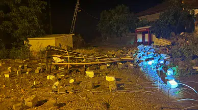 Kırıkkale'de şiddetli fırtına : Caminin minaresi yıkıldı