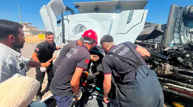 Şanlıurfa'da kaza : Tır, park halindeki kamyona çarptı