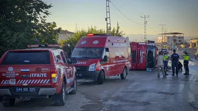 Malatya'da yangına giden itfaiye aracı devrildi : 3 yaralı