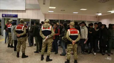 Çanakkale’de göçmen kaçakçılığı operasyonu : 37 düzensiz göçmen yakalandı