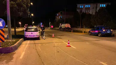 Kastamonu'da trafik kazası : Çarpışan iki otomobilin sürücüleri yaralandı