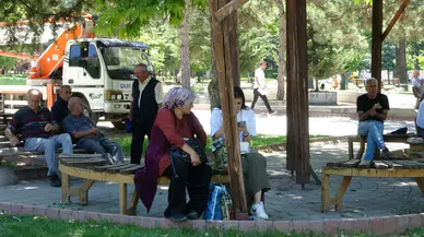 Malatya'da kavurucu sıcaklar nedeniyle parklar doldu taştı