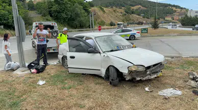 Samsun Atakum'da kontrolden çıkan otomobil refüje çıktı