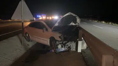 Konya'da iki aracın karıştığı kazada otomobil sürücüsü otostop çekerek kaçtı