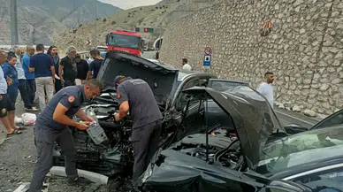 Erzurum'da tünel çıkışında otomobiller kafa kafaya çarpıştı : 3'ü ağır 4 yaralı
