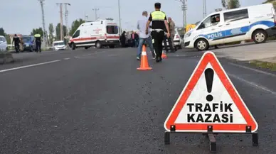 Hatay İskenderun'da otomobil bariyerlere çarptı