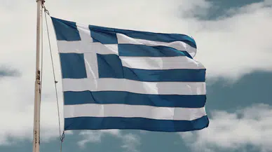 Yunanistan'da Oinoi bölgesinde yangın : Hem karadan hem havadan müdahale ediliyor