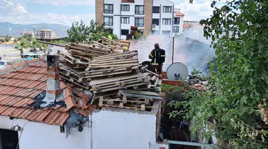 Balıkesir'de tek katlı evde yangın çıktı