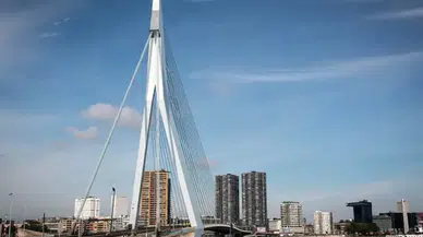 Hollanda Rotterdam'da iki tramvay çarpıştı : 15 yaralı