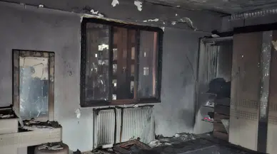 Diyarbakır'da çıkan yangında üst katta mahsur kalan iki kadın merdivenli araçla kurtarıldı