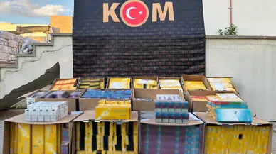 Afyonkarahisar'da arama yapılan tırda binlerce paket kaçak sigara ele geçirildi