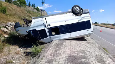 Bingöl-Erzurum kara yolunda minibüs takla attı : 1 yaralı