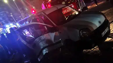 Samsun'da hafif ticari araçla motosiklet çarpıştı: 5 kişi yaralandı