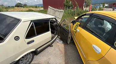 Bolu'da kaza : Ticari taksi ile otomobil çarpıştı