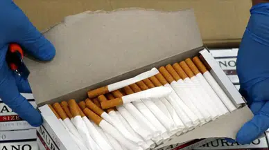 Küçükçekmece’de kamyonete baskın : Milyonlarca kaçak makaron yakalandı