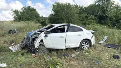 Antalya Manavgat'ta otomobil şarampole uçtu : 2 kişi yaralandı