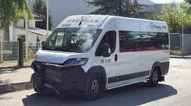 Eskişehir'de işçi servisi ile otomobil çarpıştı