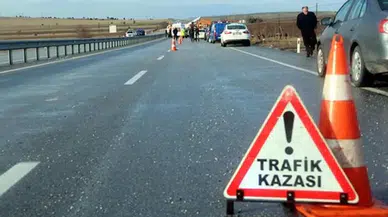 Uşak Sivaslı'da otomobil şarampole devrildi : 3 yaralı