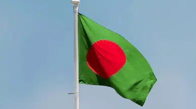Bangladeş'te yağış etkisi : Köprü çöktü, 4 kişi nehre düştü