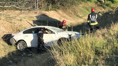 Konya'da otomobil şarampole yuvarlandı : 1'i bebek 3 yaralı