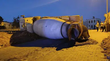 Kahramanmaraş'ta yokuş aşağı giden beton mikseri devrildi : 1 yaralı