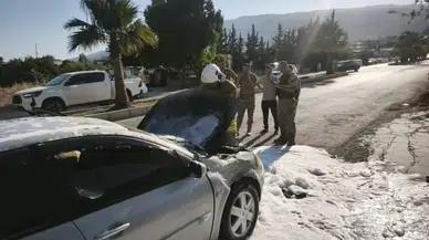 Hatay Antakya'da seyir halindeki otomobilin motoru yandı