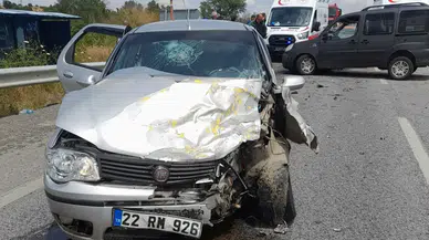 Edirne'de otomobil ile kamyonet çarpıştı : 6 kişi yaralandı