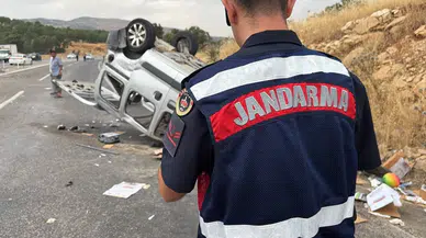 Adıyaman Gölbaşı'nda otomobil ile hafif ticari araç çarpıştı : 5 yaralı