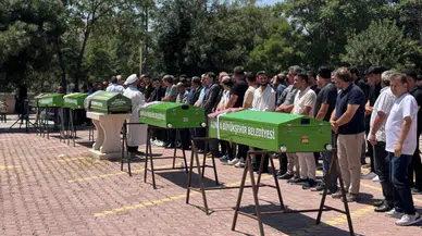 Uçuruma yuvarlanan araçta ölen 5 kişi Konya'da defnedildi