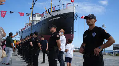 Bandırma Vapuru karadan yürütüldü : Mehter marşı ile karşılandı