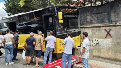 Kartal'da İETT otobüsü elektrik panosuna çarptı