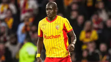 Fenerbahçe'nin gündeminde bulunan Malang Sarr imzayı attı
