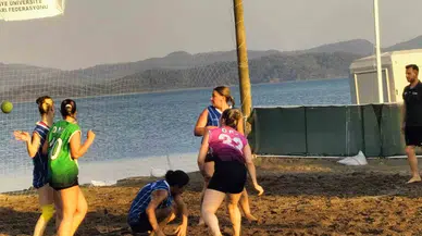 Köyceğiz'de plaj hentbolu heyecanı devam ediyor