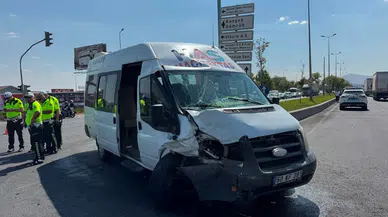 Kayseri'de yolcu minibüsü ile otomobil çarpıştı : 8 yaralı