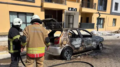 Hatay Kırıkhan'da park halindeki araç alev alev