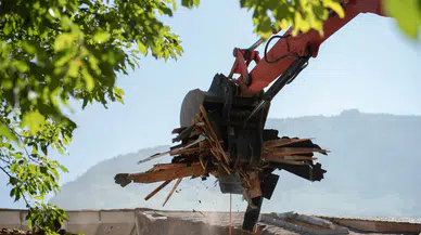 Hatay Antakya'da 6 katlı bina yıkıldı