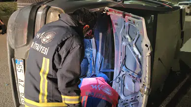 Van'da kamyonet devrildi : 3 kişi yaralandı